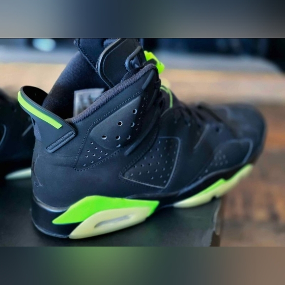 Jordan 6 Retro 'Electric Green' - Sz 9.5 - Picture 4 of 8